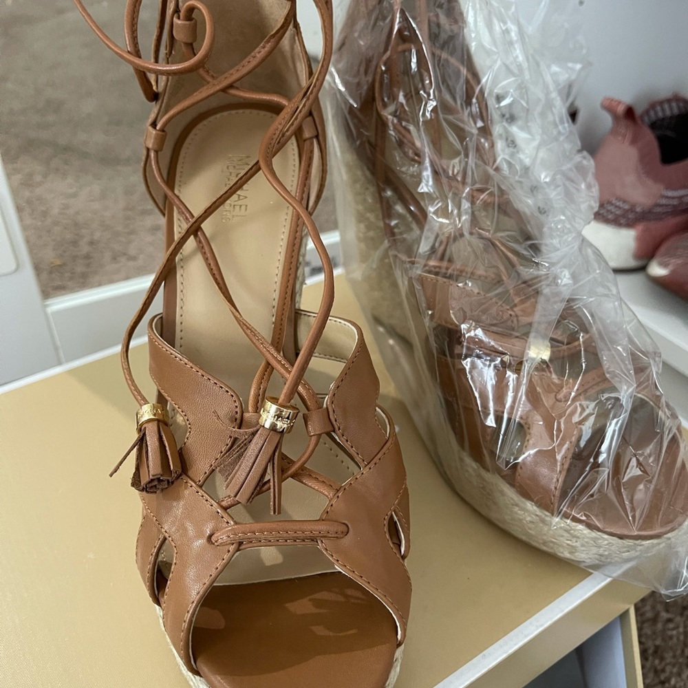 MK Mirabel Wedge Leather NIB size 8